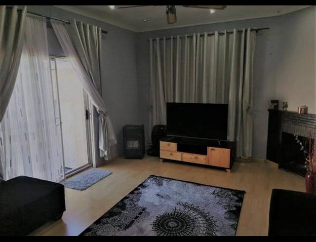 3 BEDROOM HOUSE FOR SALE IN CROSBY